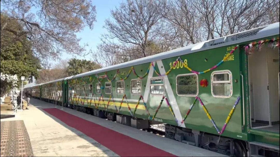 中车唐山公司出口巴基斯坦铁路客车投入运营