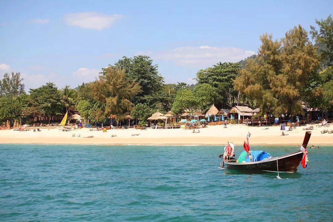 沙灘沙質越來越好,依次是:klong dao beach—pra-ae beach(long beach