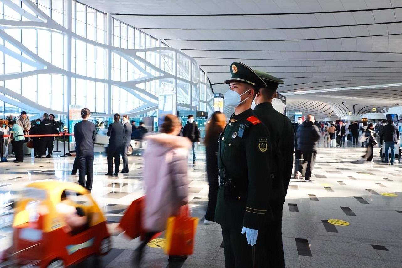 北京大兴国际机场返程旅客不断增加,武警北京总队执勤十五支队执勤