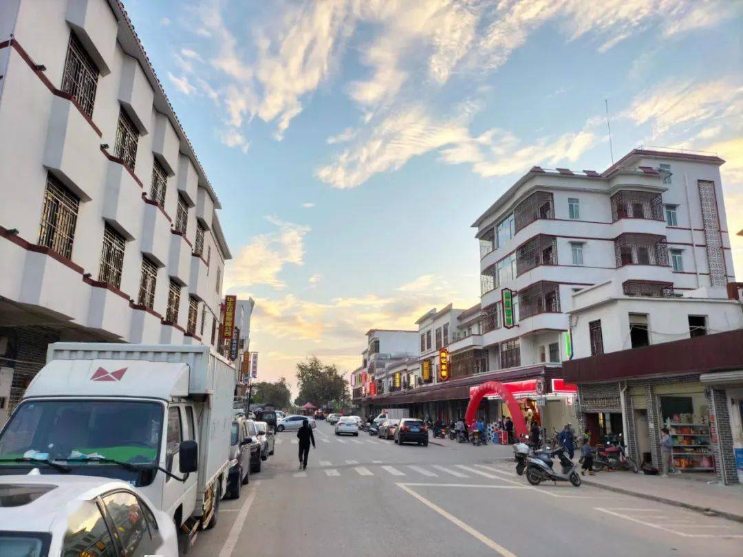 春节游高州!高凉墟:夜景灯光璀璨,年味十足!_建设_项目_曹江镇