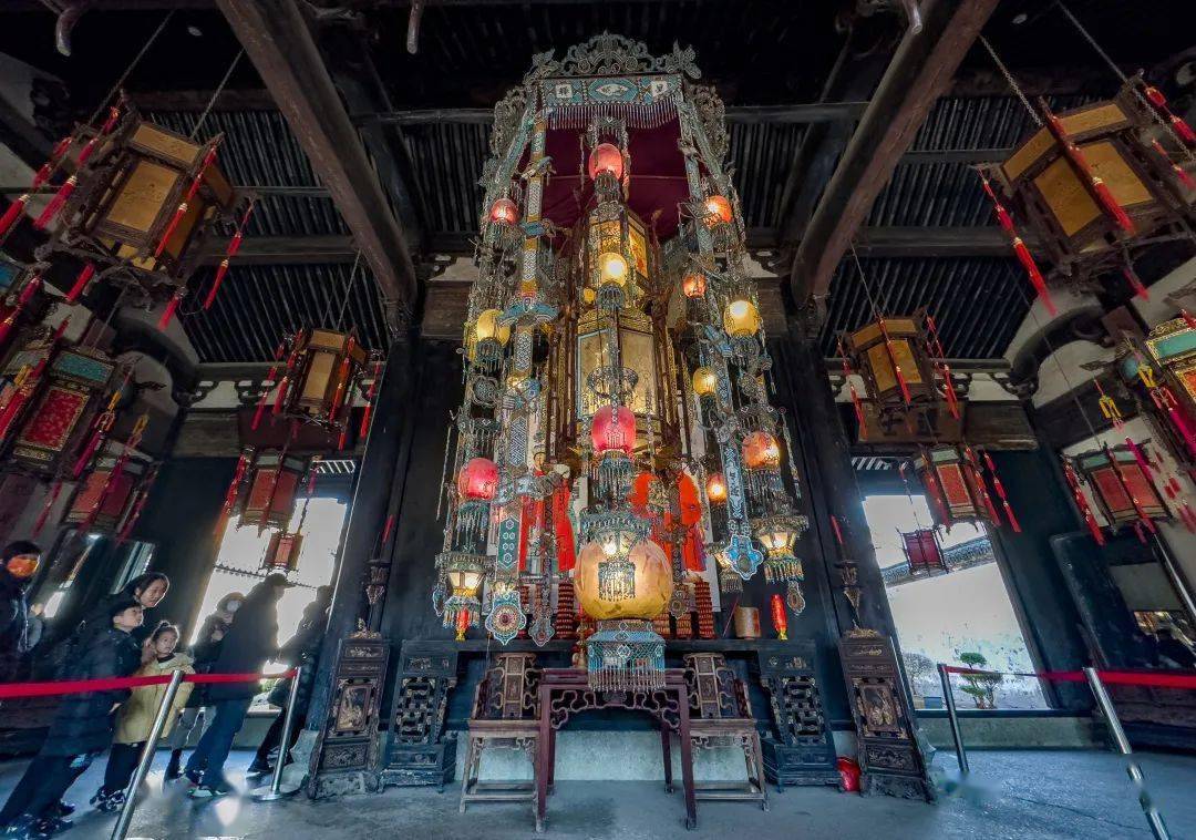 东阳世界最大的堂灯亮了_雍堂_卢宅肃_游客