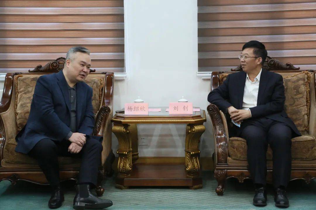 中国人寿保险公司天津分公司副总经理齐宝华,团体业务部总经理刘轶艳