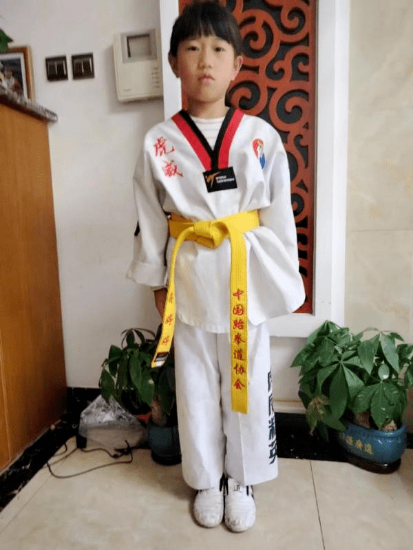 于2022年7月顺利通过昆明市跆拳道协会考级五级,取得绿蓝带