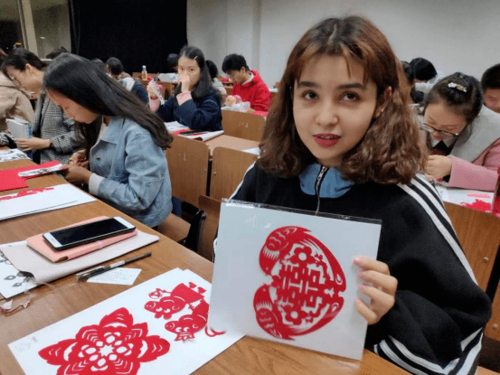 "常州吟诵"朗朗读书声穿越千年焕发新生吟诵是中国式的读书法,是学习