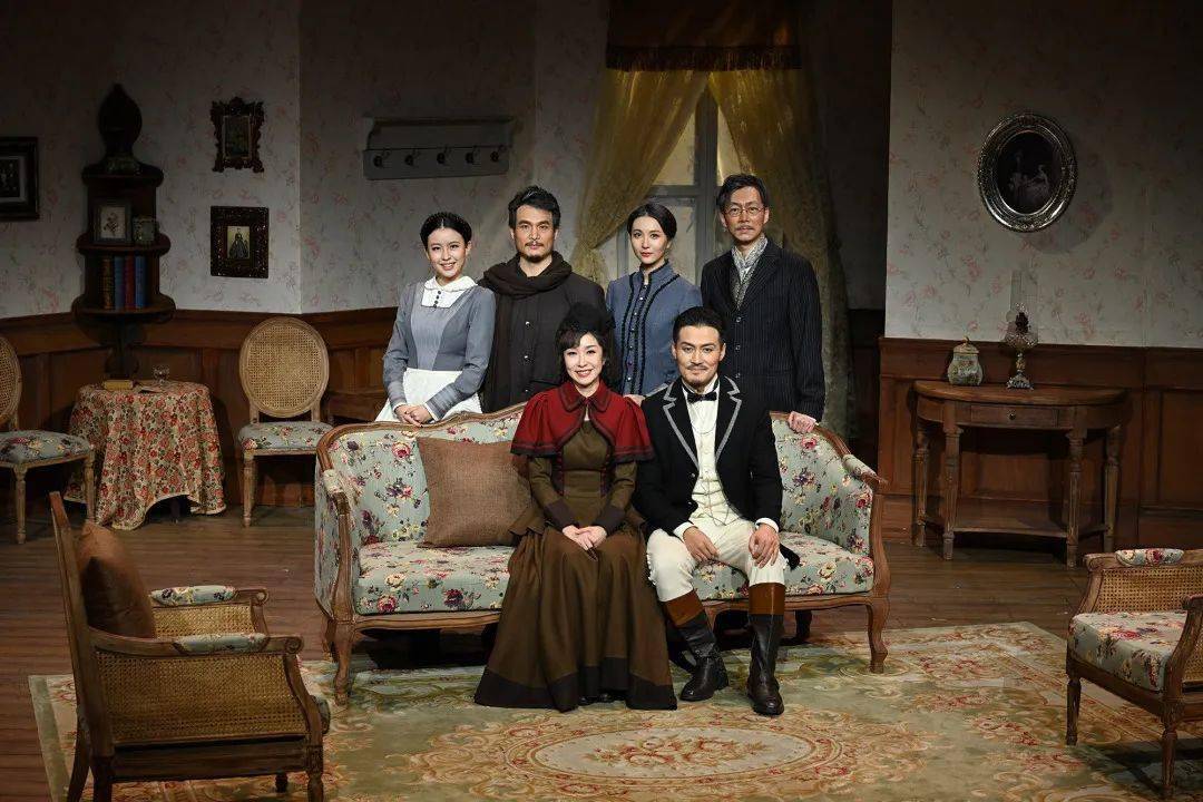 首演夜 | 像一面镜子照见你我的生活,国家大剧院制作话剧《玩偶之家》