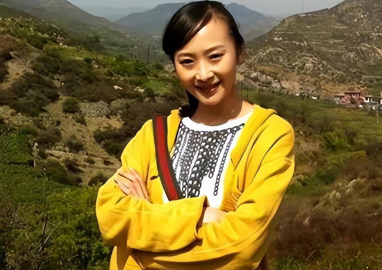 40岁演员曲栅栅,凭《狂飙》走红,赚钱养夫8年无怨