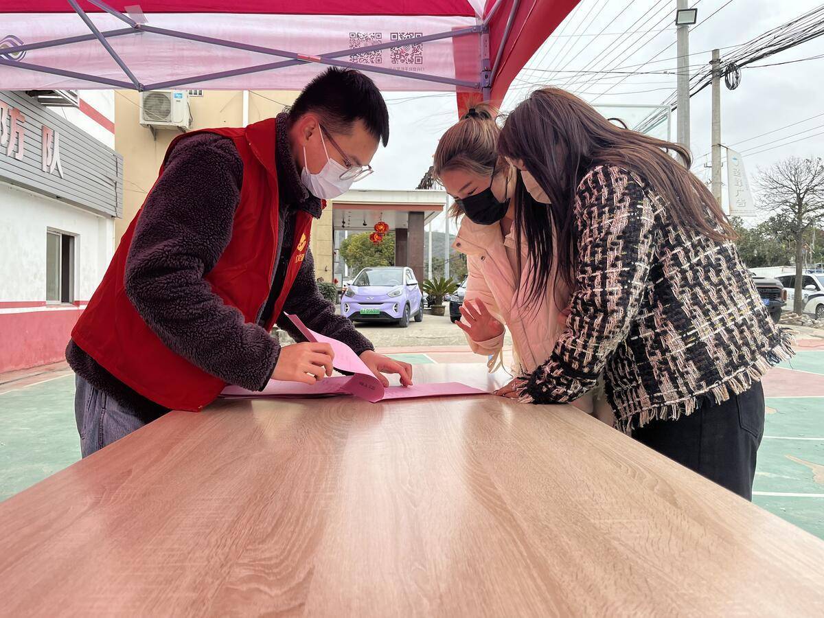 浙江三门浦坝港:招聘会"搬"进集市 就业赶集奔"共富"_企业_村民_岗位