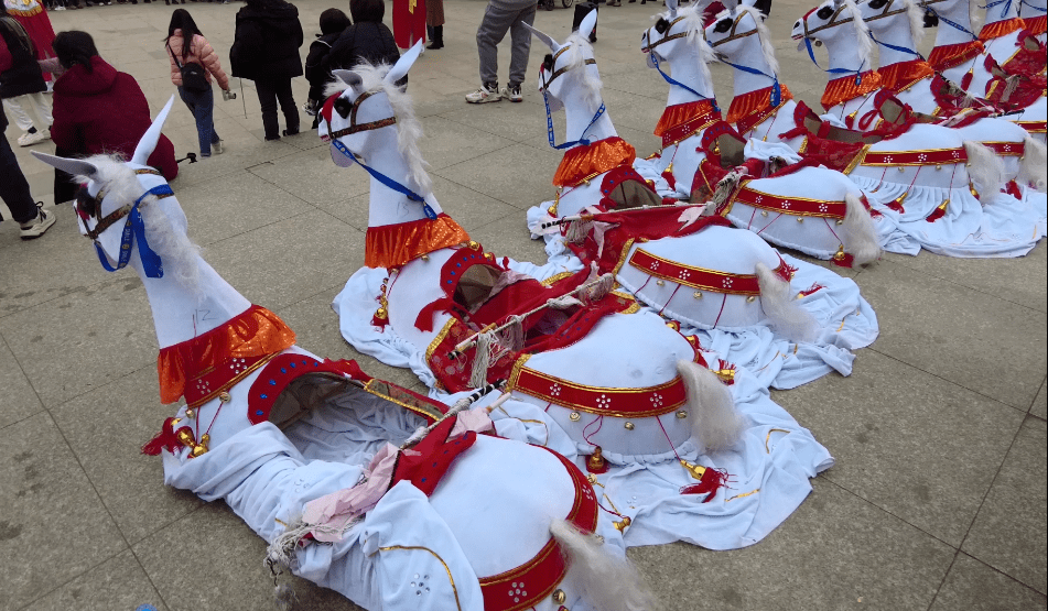 布马起舞闹元宵,非遗民俗庆佳节