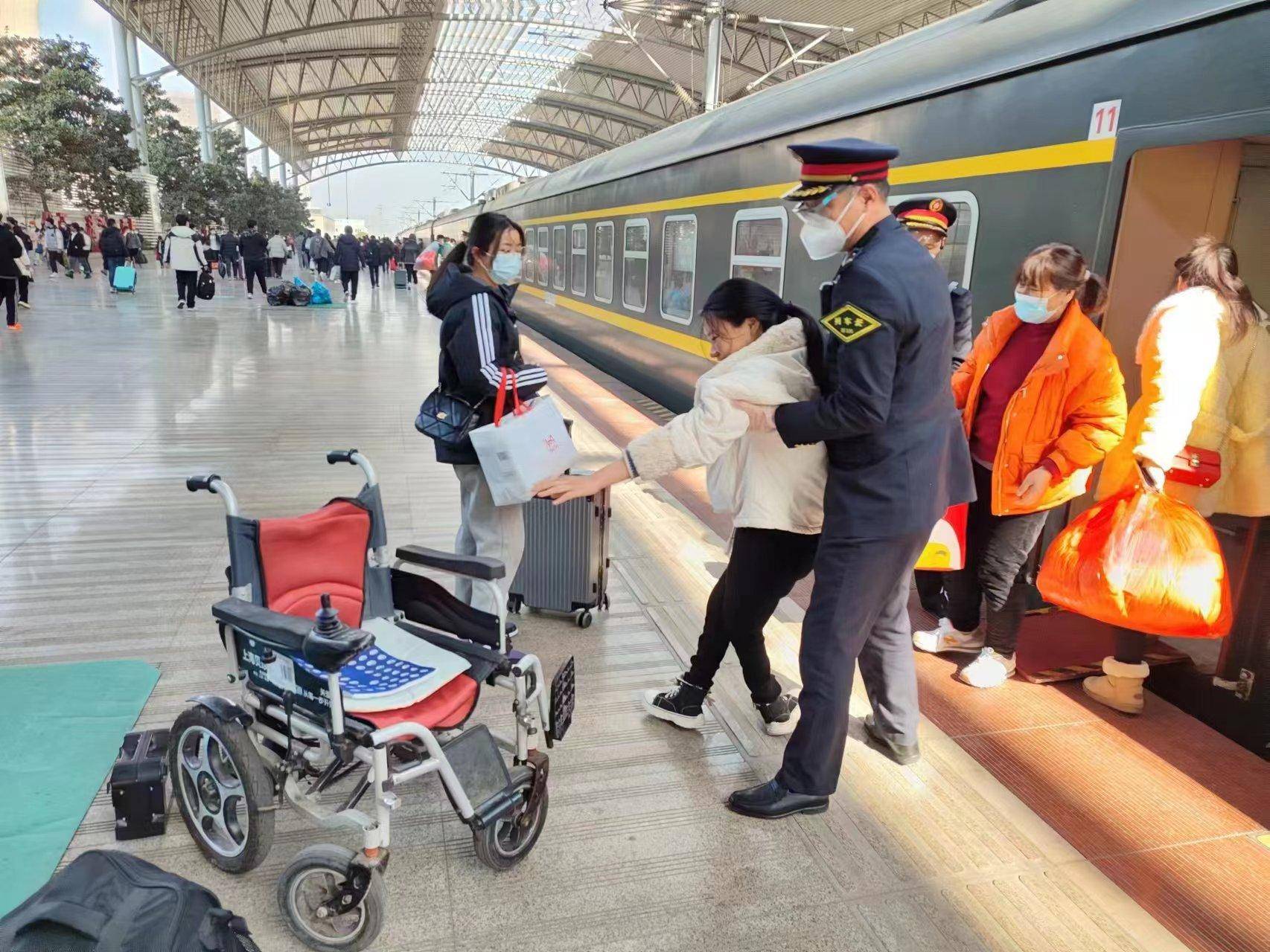 1月26日,由厦门车队厦门一组值乘的k744次列车,厦门北站始发时,列车长