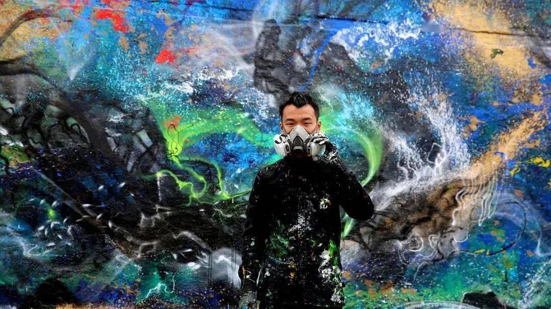 很年轻,——陈英杰,笔名——画图男就不得不说一位国内知名的泼墨艺术