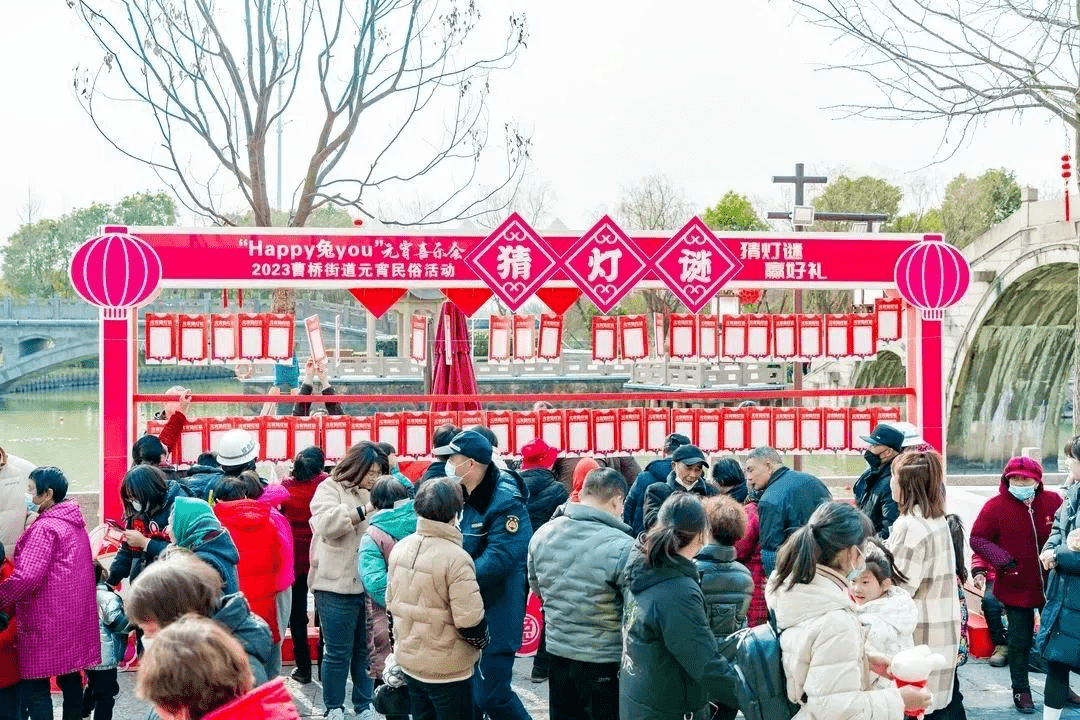 全城出动！昨晚嘉兴子城人山人海！地图一路飙红，寸步难行！连有轨电车都挤满了人！新塍、王江泾、海盐沈荡、桐乡...也热闹得不得了！