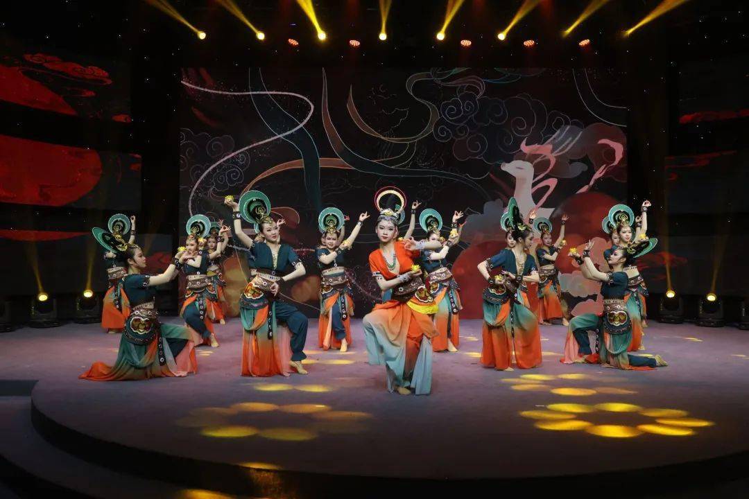 图)《远古的呼唤》改编自舞剧《五星出东方》丝路魅影之《灯舞》舞段