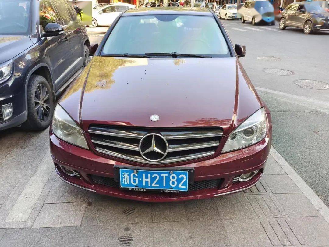 3违停地址:和平南路人行道上车主姓名:张*洋车牌:浙g7f37t2违停地址