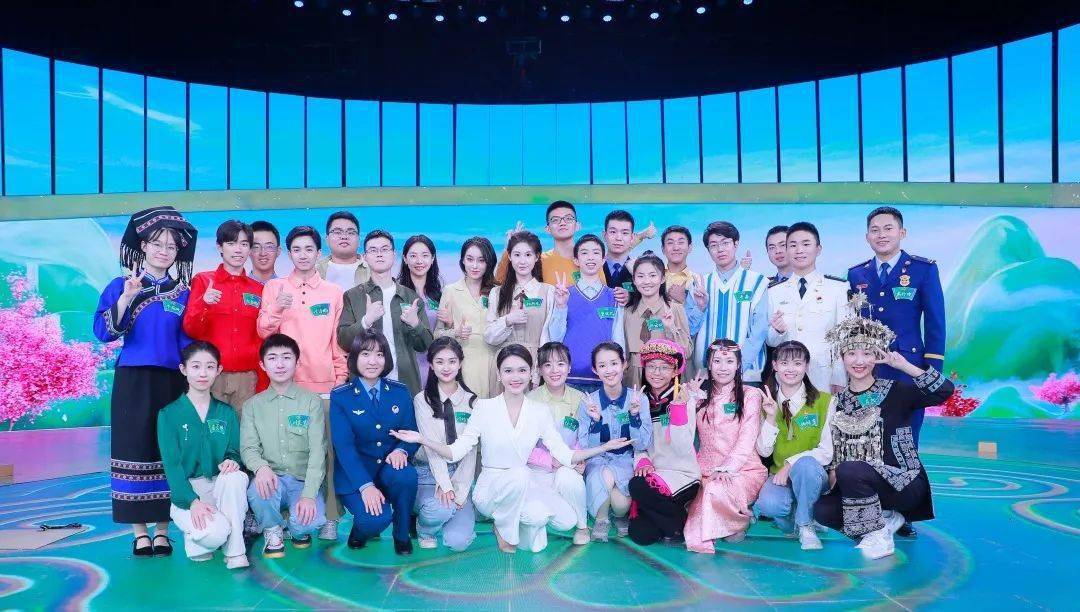 我校水族女孩登上央视诗词大会舞台!_肖然_生活_民族