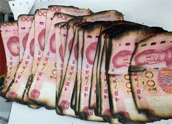 冬日暖人心 建行湘西州分行兑换"火烧币"_客户_人民币_纸币