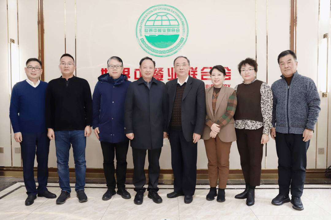 常州市人民政府驻北京联络处副主任黄兴威,常州中吴宾馆总经理陈勇华