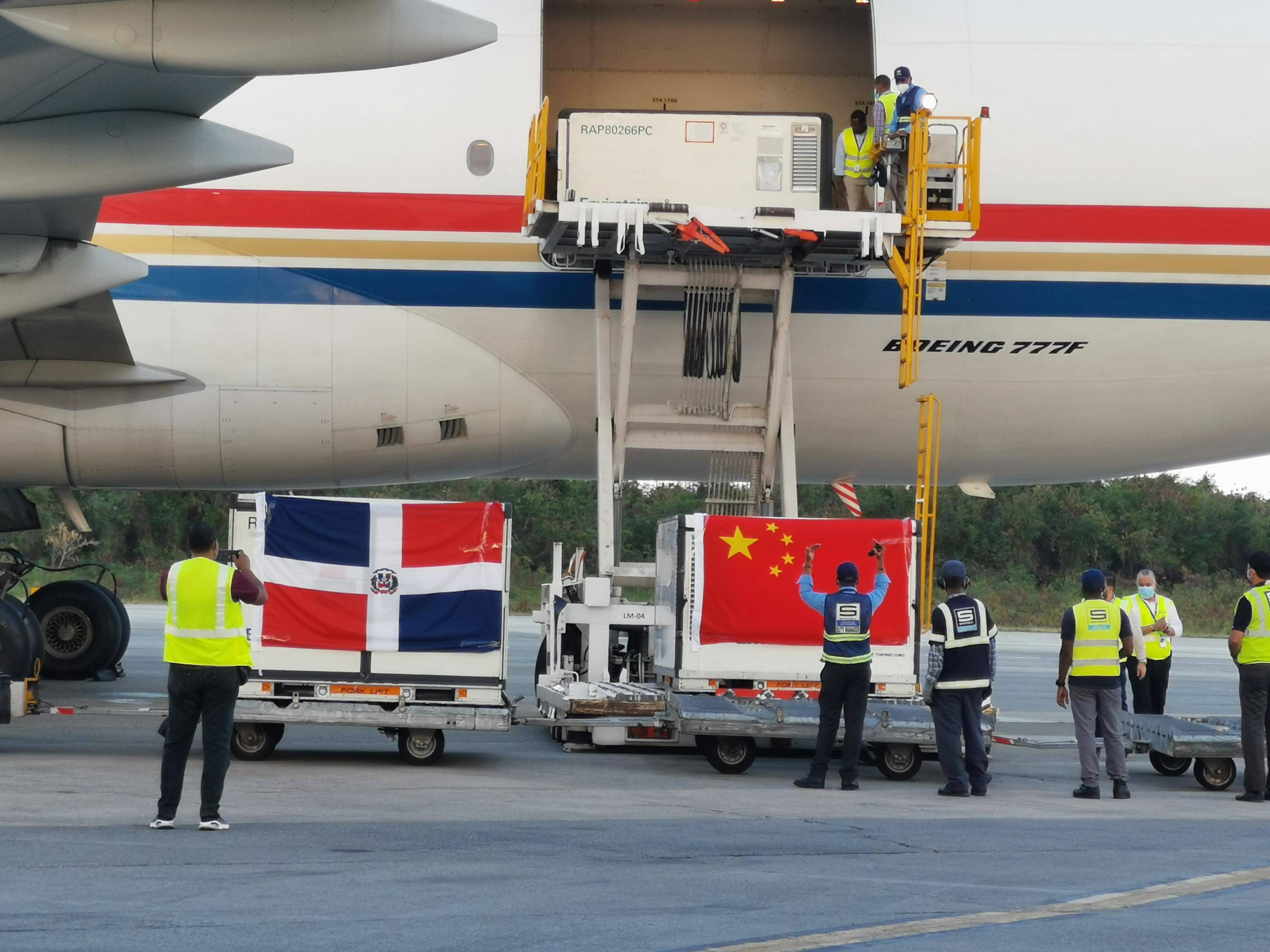 全球连线 | 这个国家给中国疫苗致"感谢信"_多米尼加_新华社_表彰