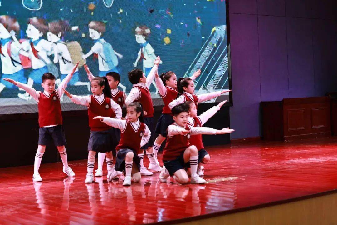 照片:董丽芳编辑:杨楚莺 审核:章晓东新昌县七星小学感谢您的关注