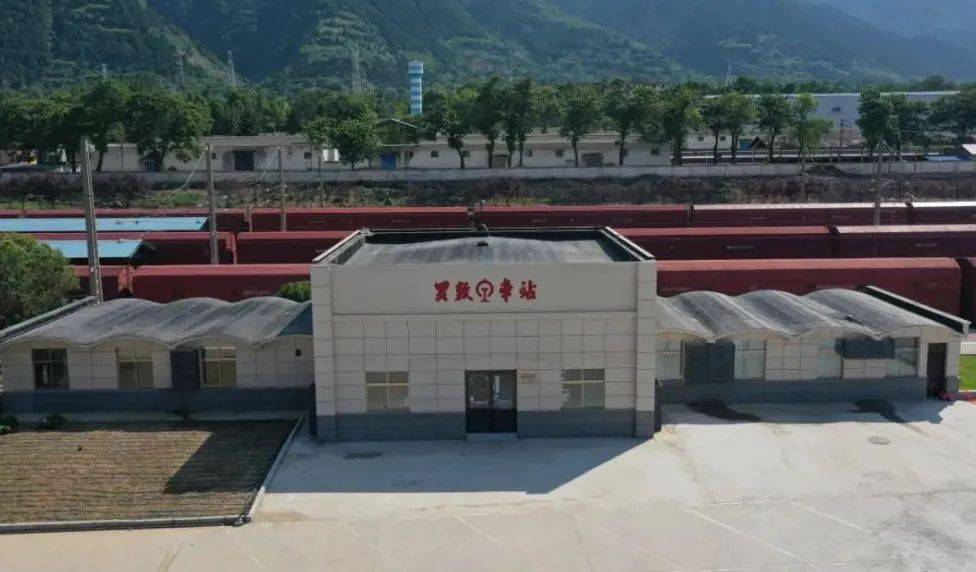 罗敷站10三等站:8个业务性质:货运站地 址:渭南市富平县梅家坪镇美梅