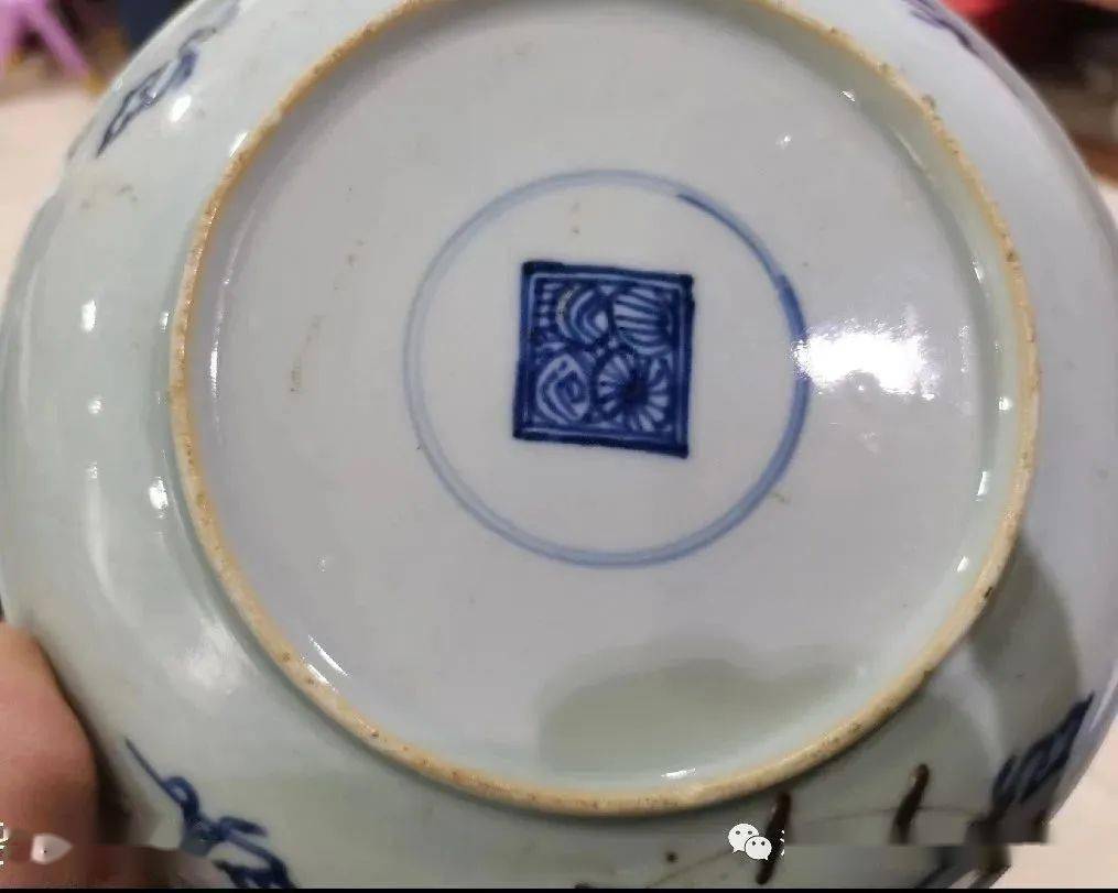 从这些类似画片的盘子和标本底上款识看,都是典型的雍正时期的花押款