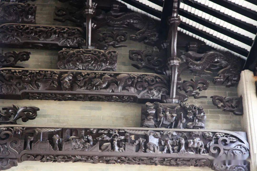 尤氏大宗祠有别于其他的祠堂,它的修建并不是一气呵成的,而是分座进行