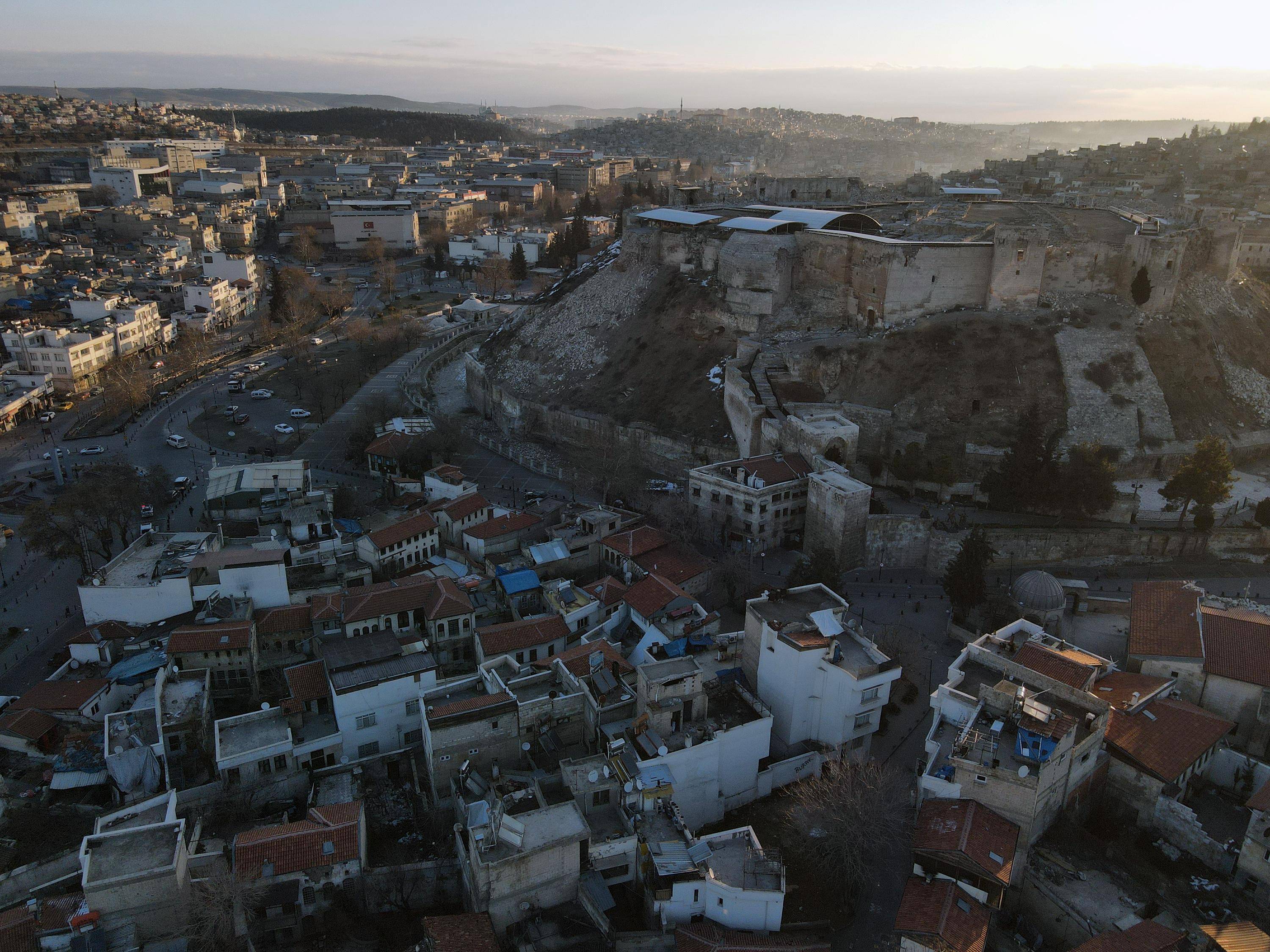 (国际)土耳其千年古堡遭地震损毁_泰普_穆斯塔法·卡亚_新华社