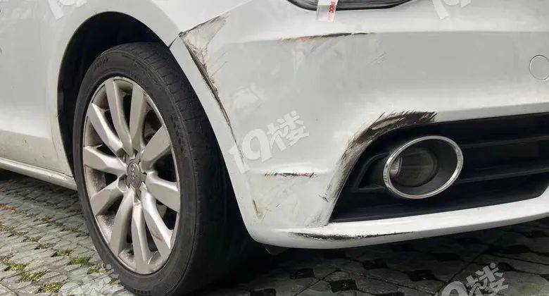 嘉兴一保时捷剐蹭我车后居然直接走了!报警后解释以为不是自己撞的?