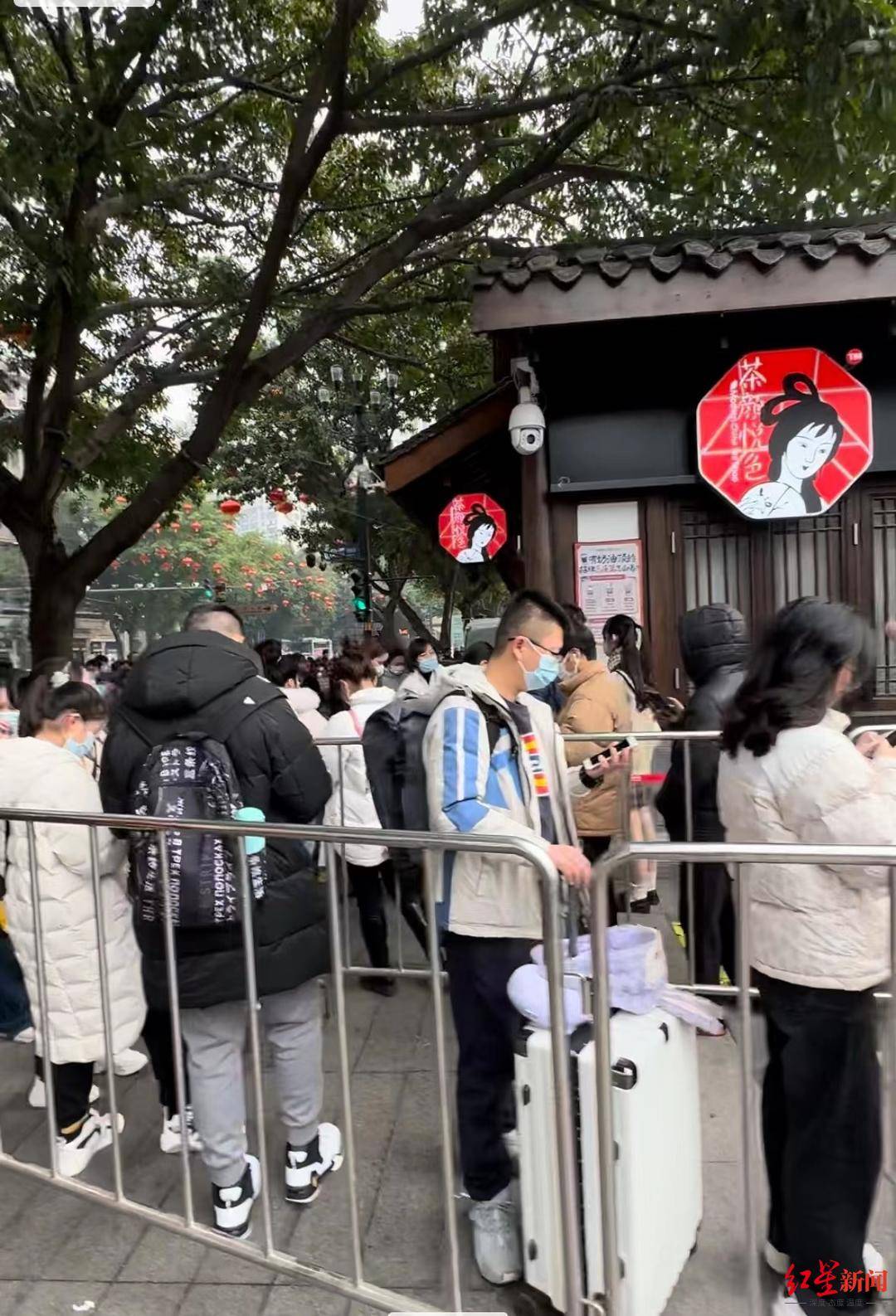 茶颜悦色有门店要消费者必须现场排队取餐，回应称“系内测已结束”_红星_资本_方案