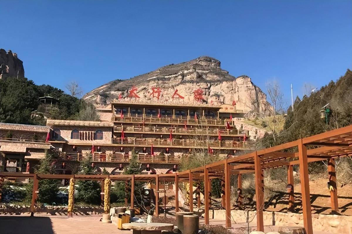 太原圣同润旅游公司享乐吧团长姚志丽再次带团走进黎城壶山温泉