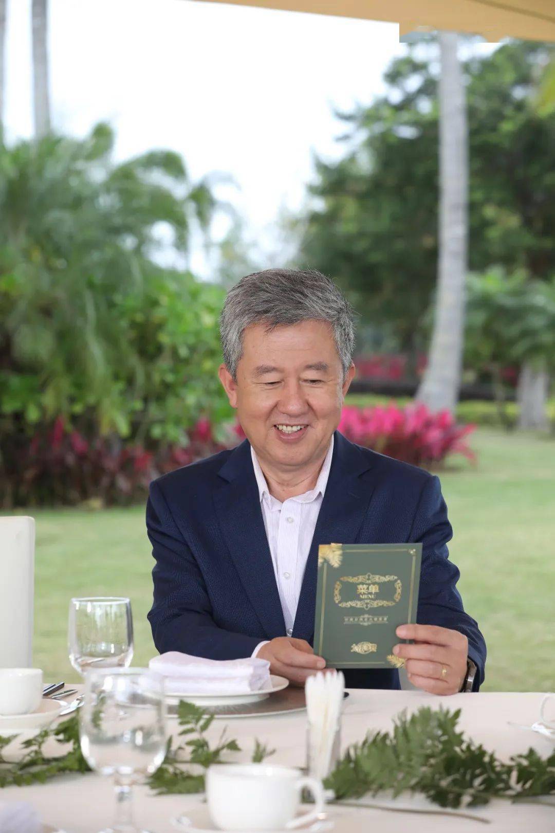 农牧食品企业中国区种植事业资深总裁赵金龙(从左到右)一曲《船歌》