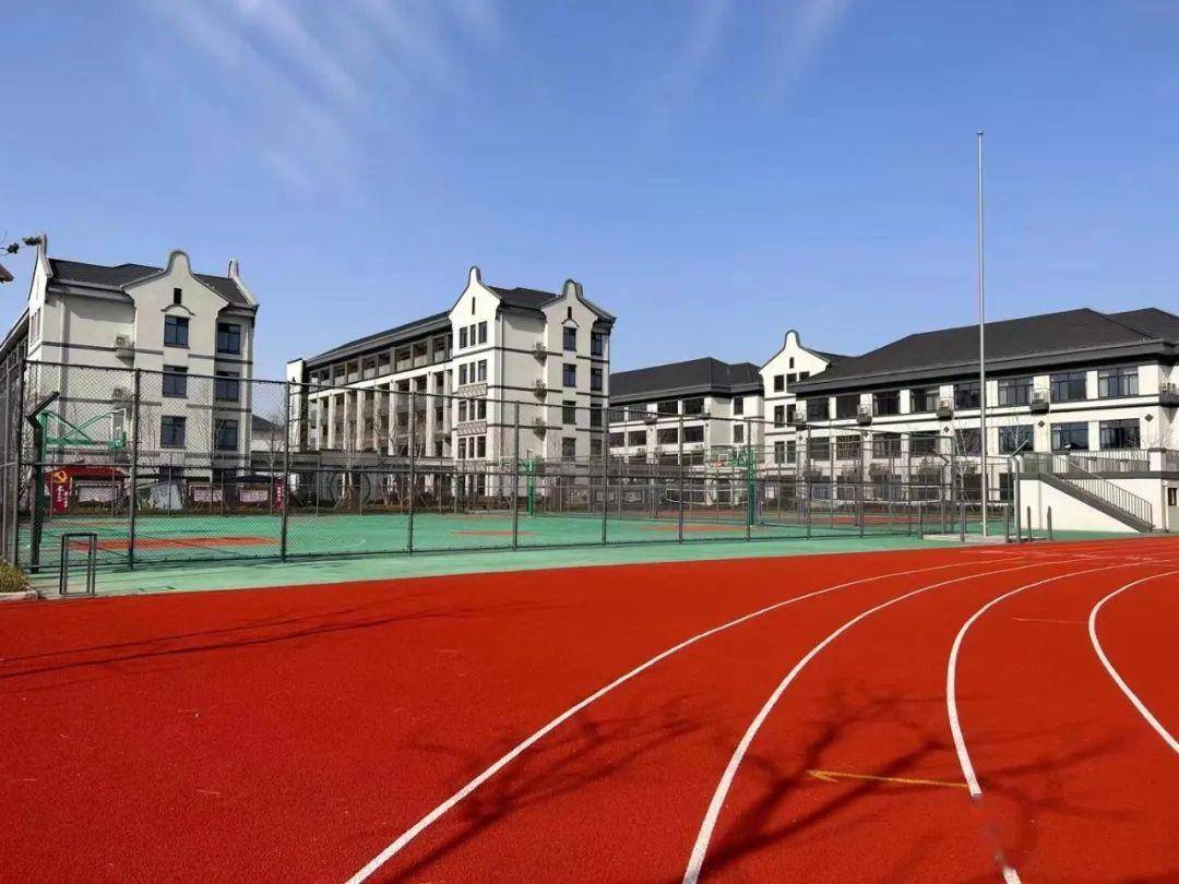 以"戏剧 艺术"为特色,上海戏剧学院附属松江实验学校今天揭牌!