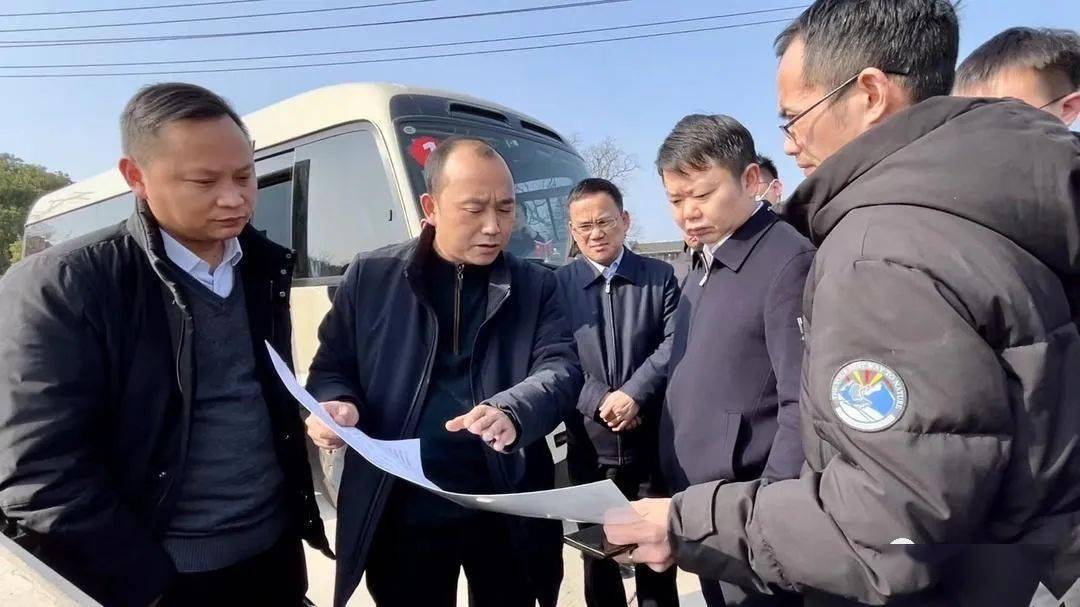 沙湾村实地查看当前水系连通,农田灌溉,春耕备耕等情况)(县委书记