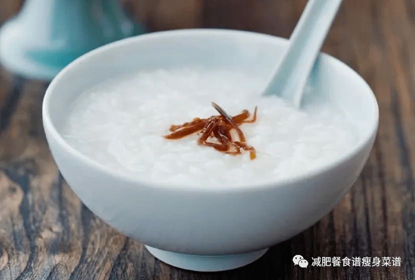 白粥，很多人以为白昼的热量低，饱腹感强，觉得很健康。白粥升糖指数要比白米饭高很多