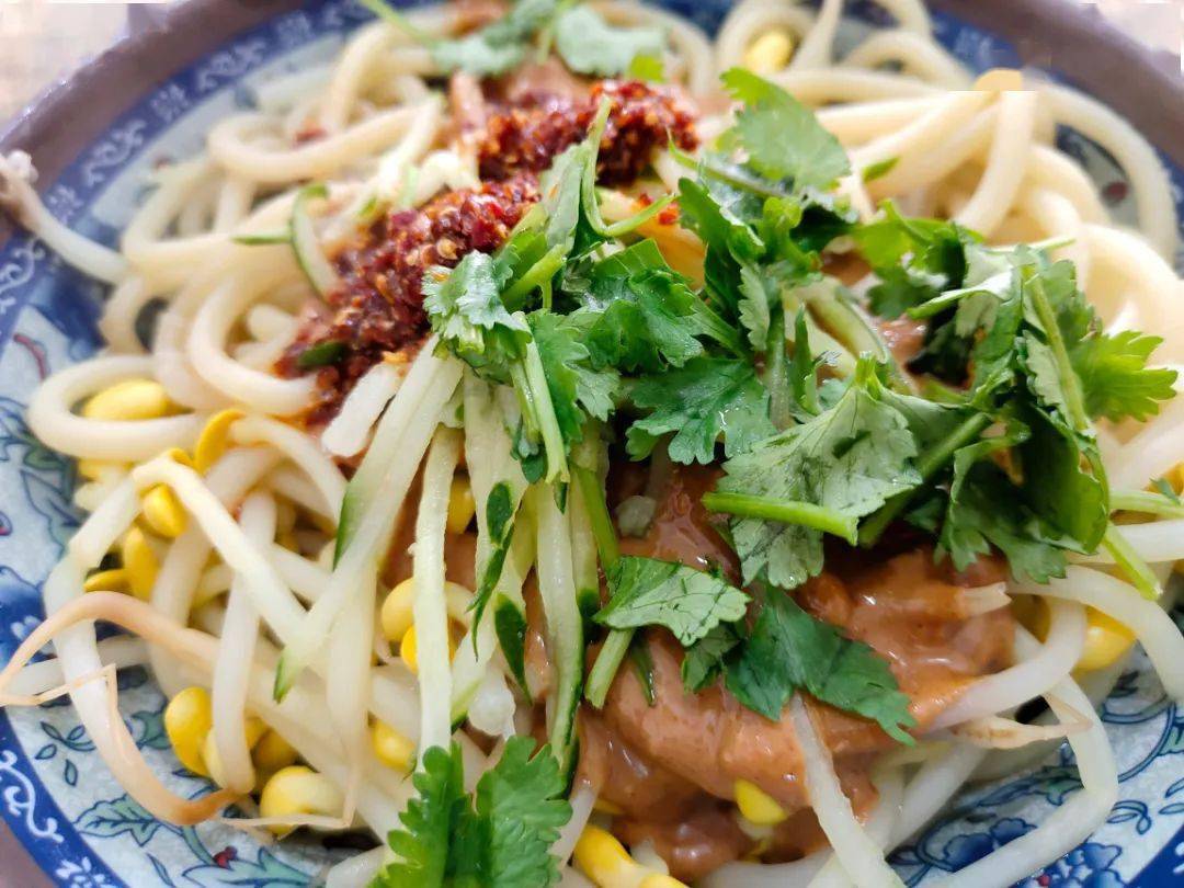 67双清路上,不能错过的"老阜阳格拉条"店_店里_芝麻酱_口味