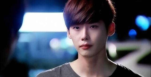 堪比整容!李钟硕颜值回春,网友:爱情的力量