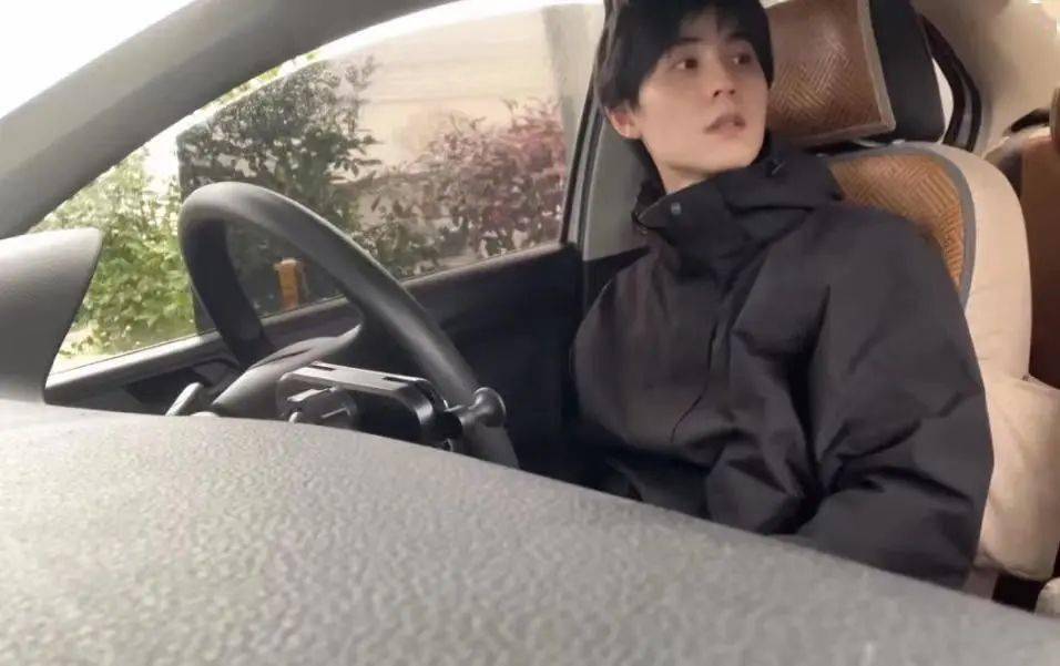 荣臣驾校教练排行榜_驾校教练“撞脸”杨洋走红,回应:去年共招50余名学员,业绩中下...