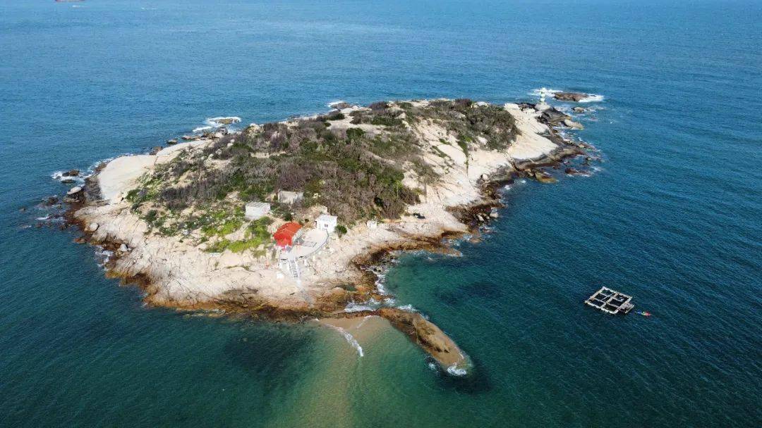 图|网络彩蝶湾景区位于马銮湾和金銮湾之间,景区内的网红小火车,章鱼
