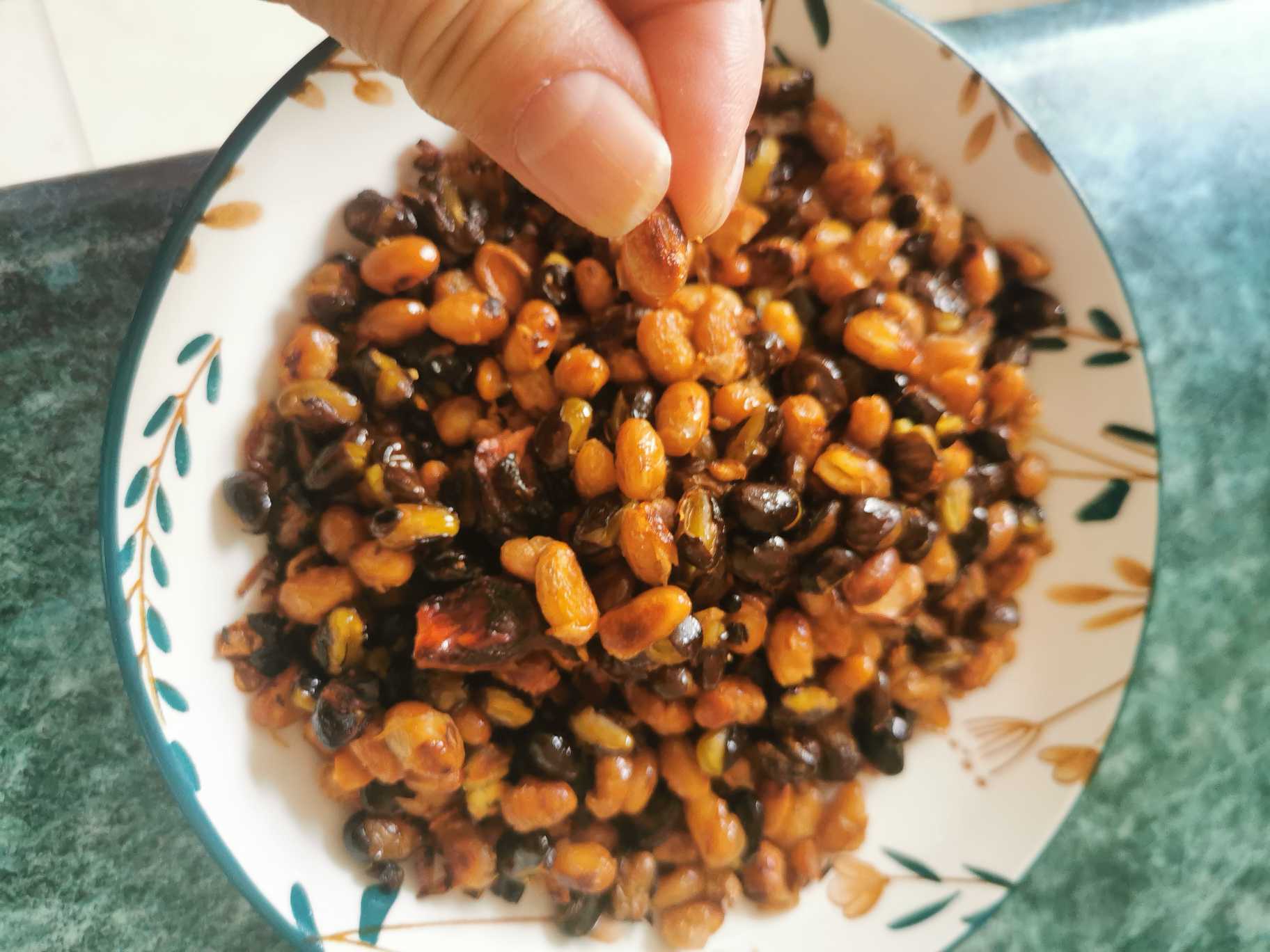 二月二炒料豆嚼起来喷喷香,今天你吃了吗?_齐鲁_情报员_豆子