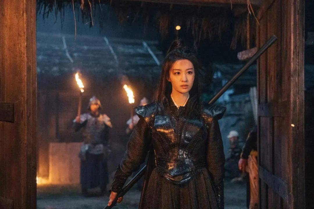 英姿飒爽饰演将军佩蓉的王楚然你可以放心观看但《演员请就位》里画皮