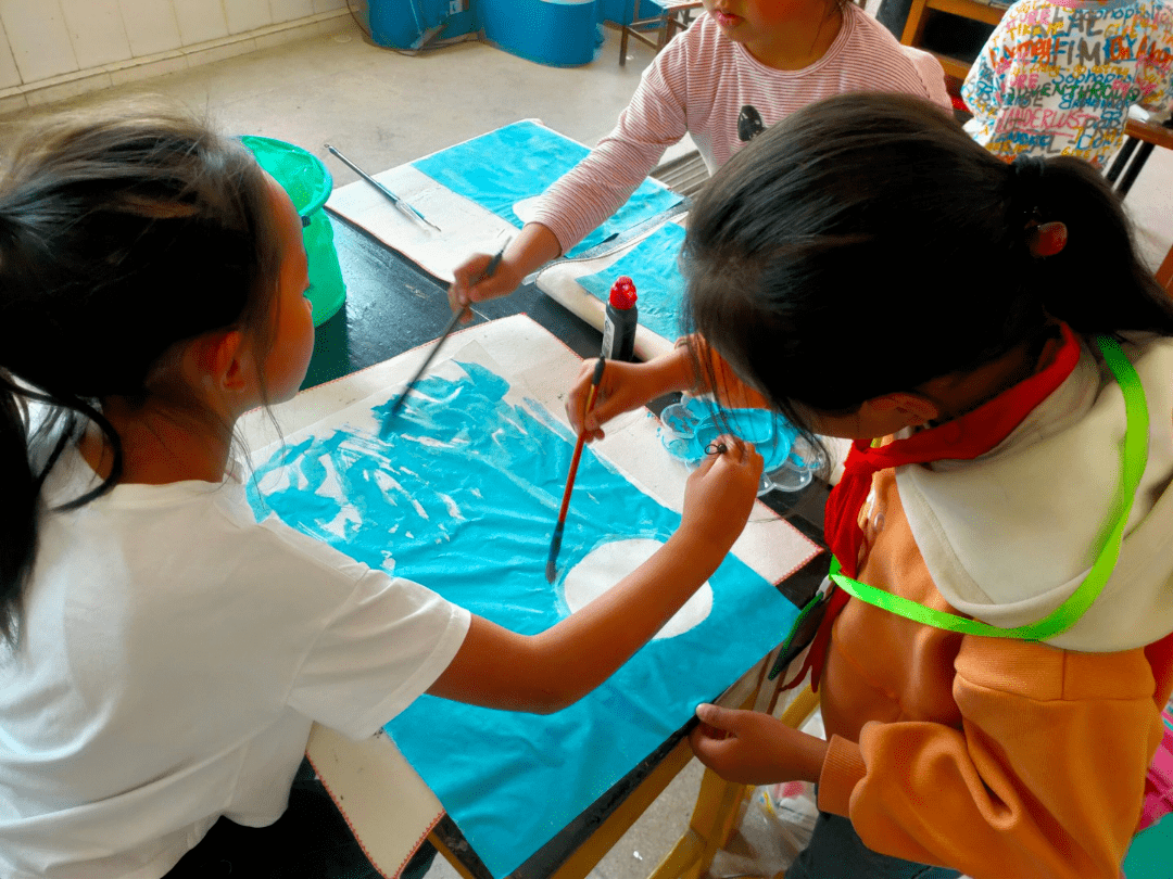 保山市第二示范小学余家永老师在全市中小学实验教学