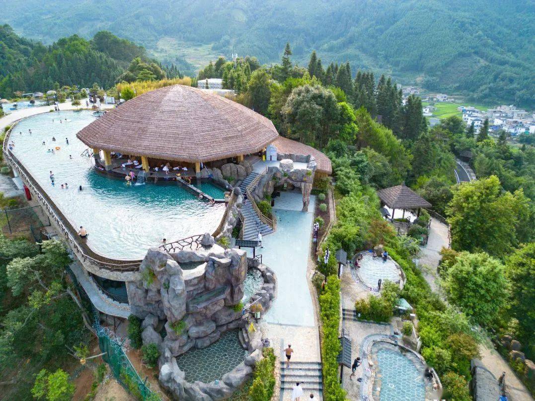 贺州西溪温泉无限泡,赏万亩桃花,打卡云海仙境金子山,探秘千年瑶寨!