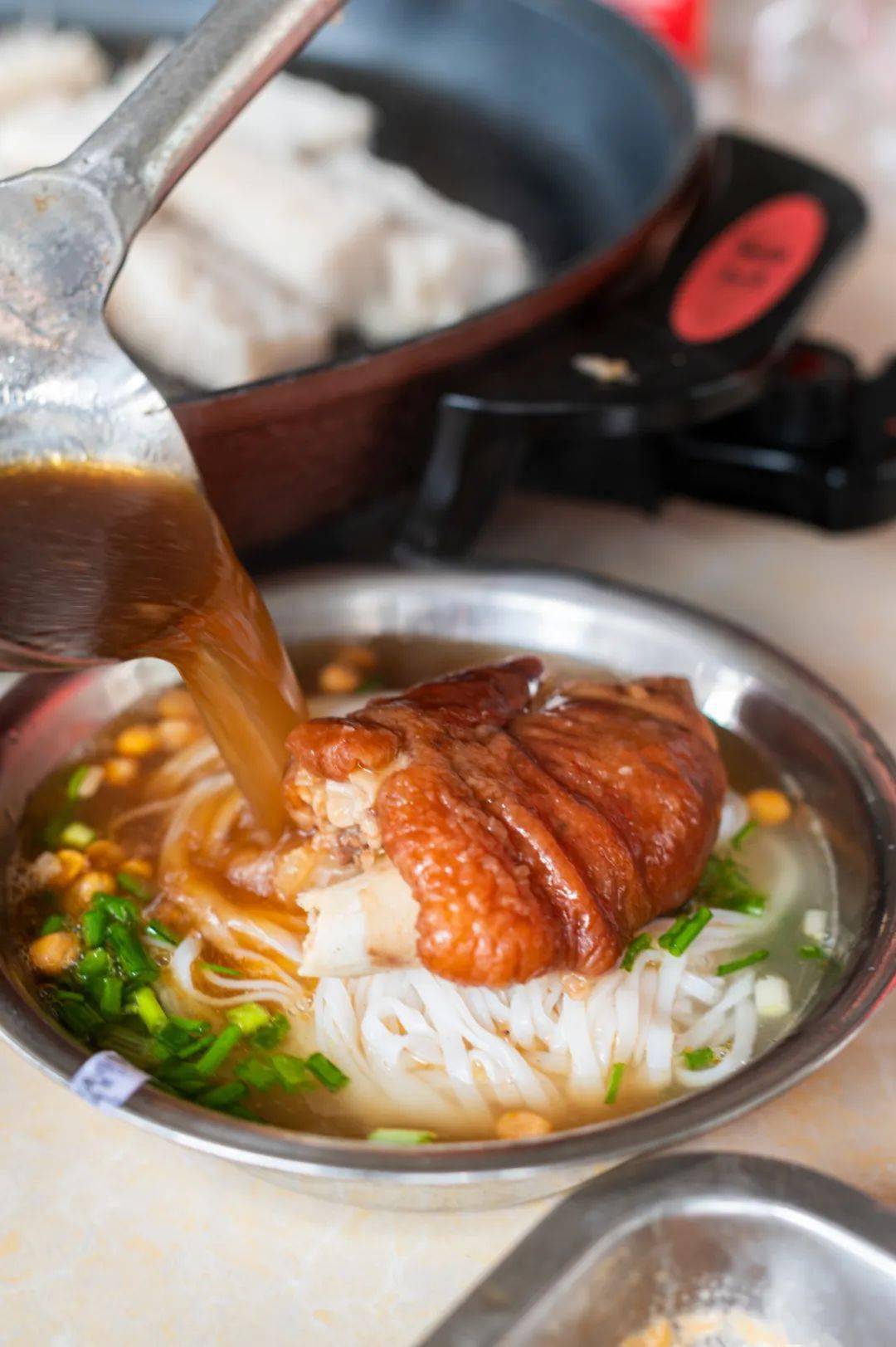 猪脚饭,咸梅猪蹄……南方"猪脚宇宙"来也,今晚吃哪个?_潮汕_深圳_来源