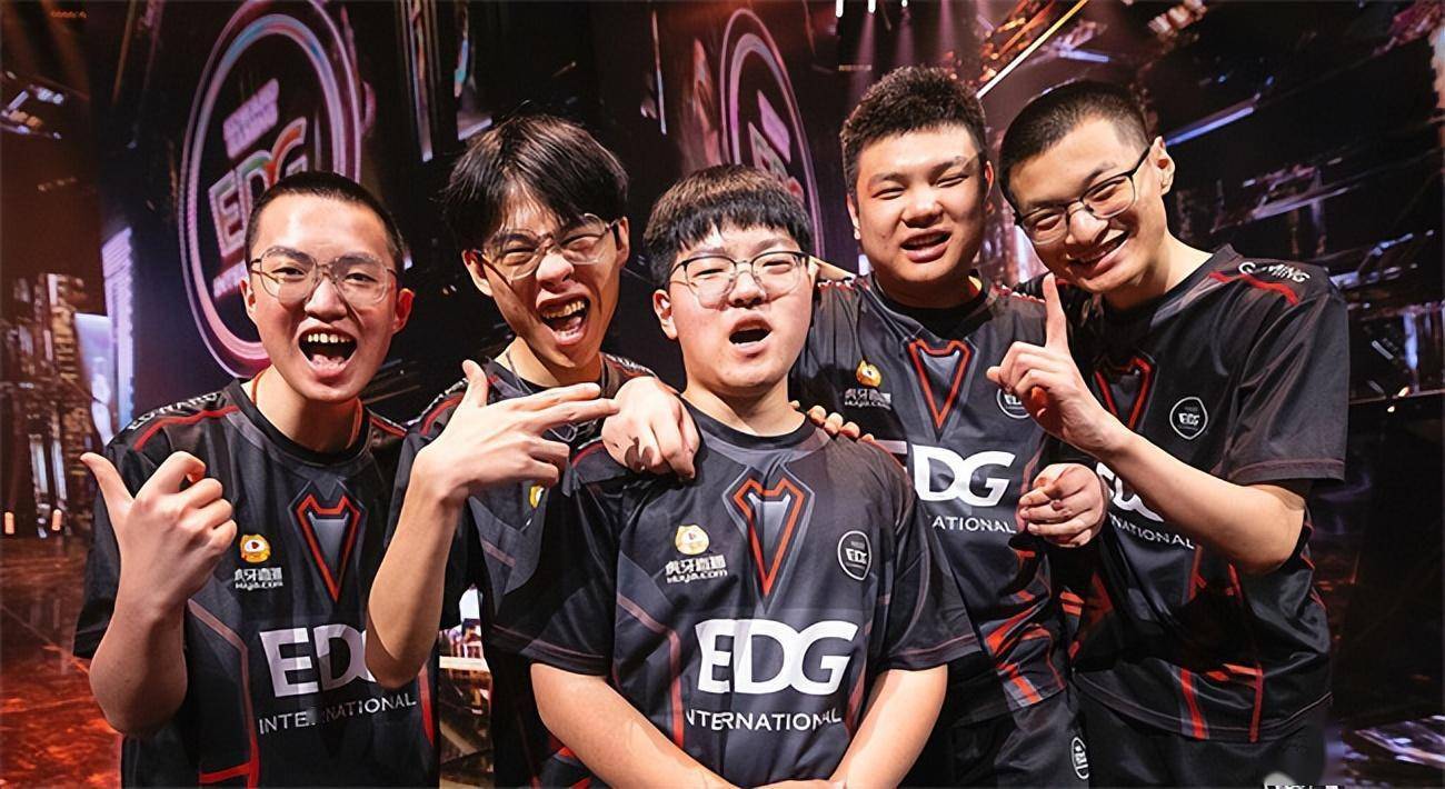 24日早7点edg首战面对100t_战队_全球_比赛