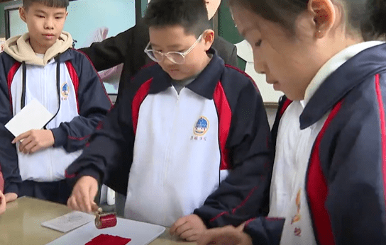 西岐学校:打造刻版画特色课程 弘扬优秀传统文化_宝安区_潮南区_深圳