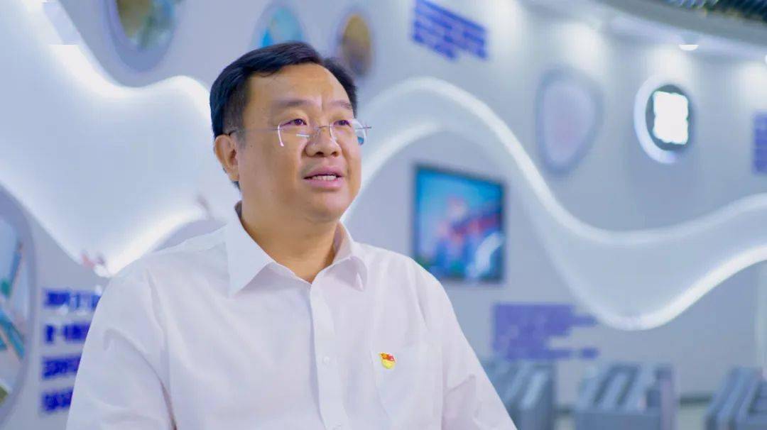 日前,记者采访了市人大常委会副主任,乌尔禾区委书记薛宏舜.