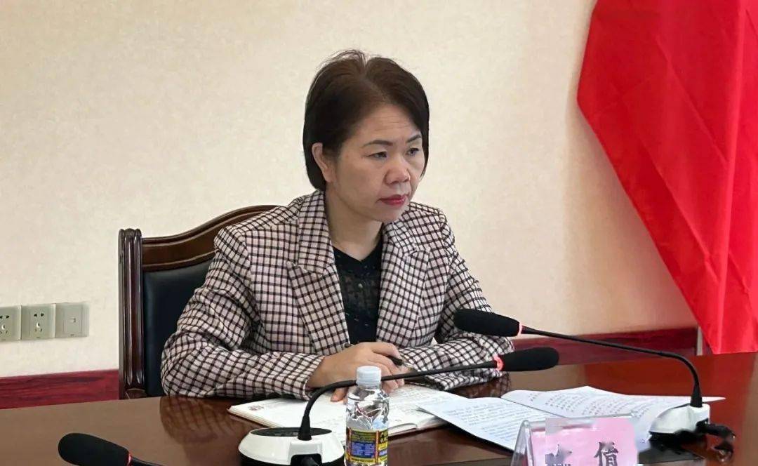 五指山文艺工作座谈会召开:讲好新时代五指山故事 努力开辟文学艺术新
