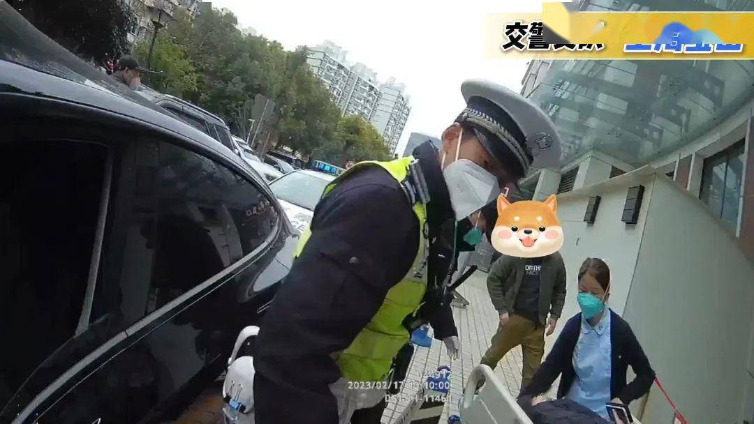 妊妇羊水分裂，民警横跨四区开拓“生命通道”