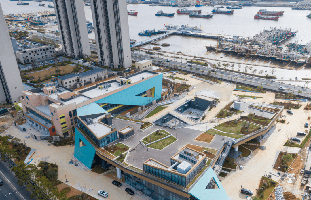 沈家门西部的这个商圈,比城北水街更占优势,感觉潜力非常大!