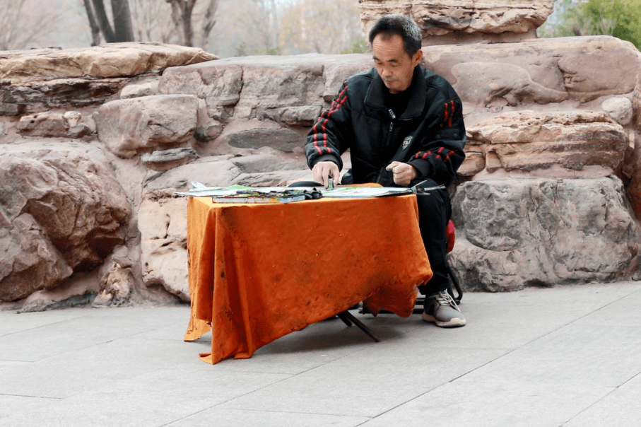 "练摊"30年,看这位民间艺人如何妙笔生花!_魏建_花鸟_技艺
