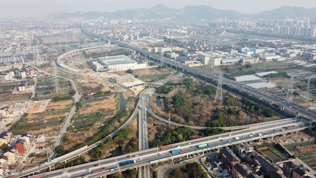 湖州管理中心积极推进练杭高速崇贤收费站移址新建工作_交通运输局